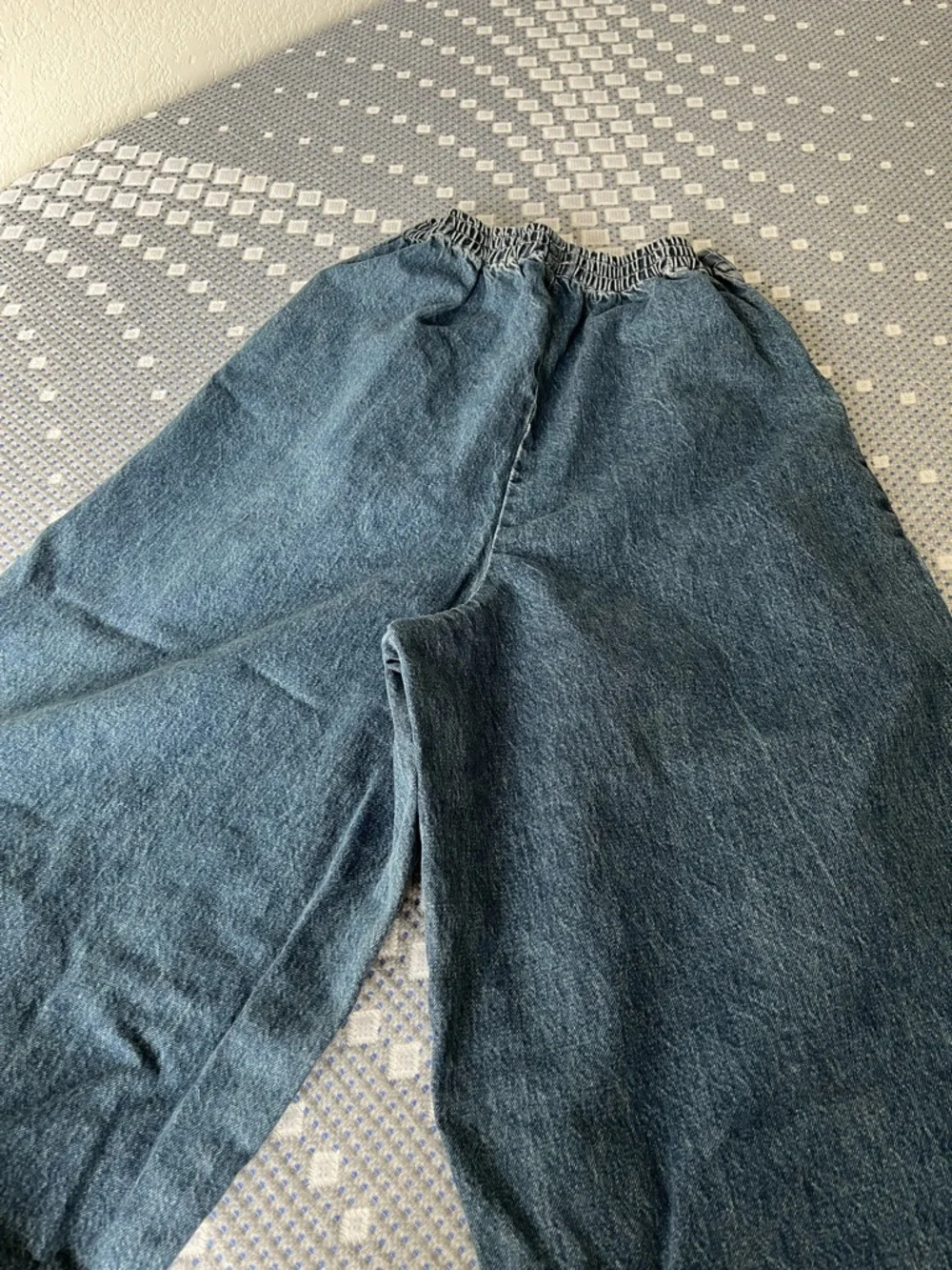 Wide Leg Flare Jeans in Dark Blue - Picture 5 of 6